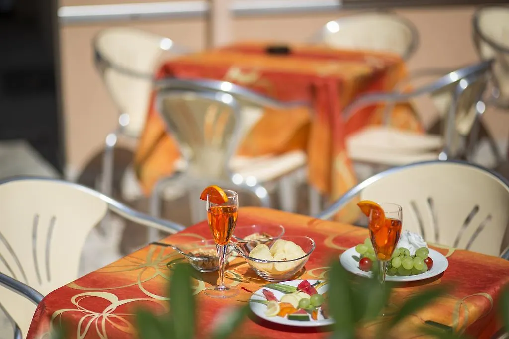 Hotel Silvia Misano Adriatico 3*,